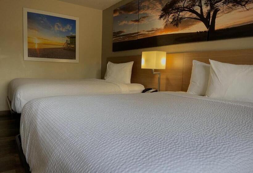 فندق Days Inn & Suites By Wyndham Kaukauna Wi