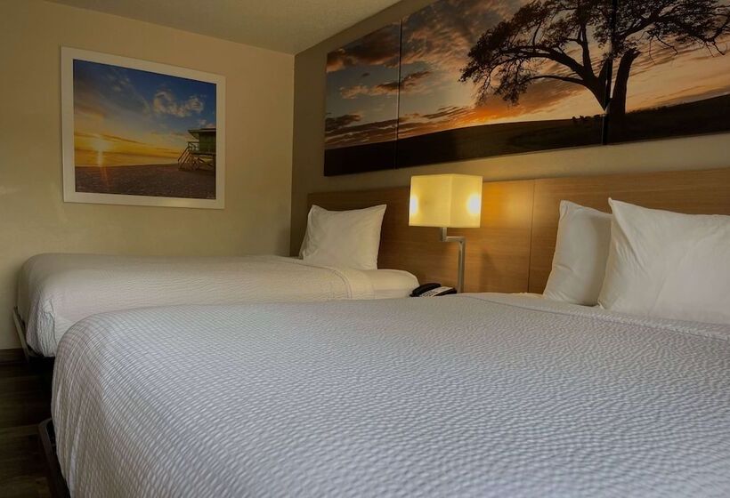 فندق Days Inn & Suites By Wyndham Kaukauna Wi