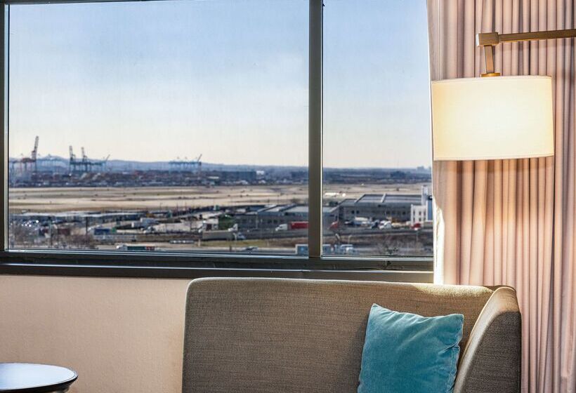 Doubletree By Hilton Hotel Newark Airport
