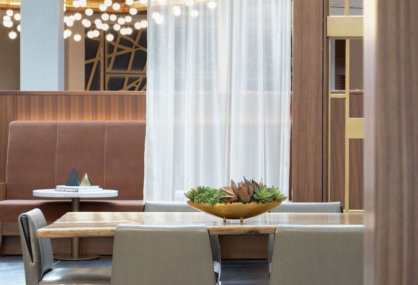 Doubletree By Hilton Hotel Newark Airport