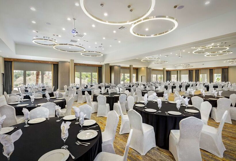 فندق Doubletree By Hilton Pomona