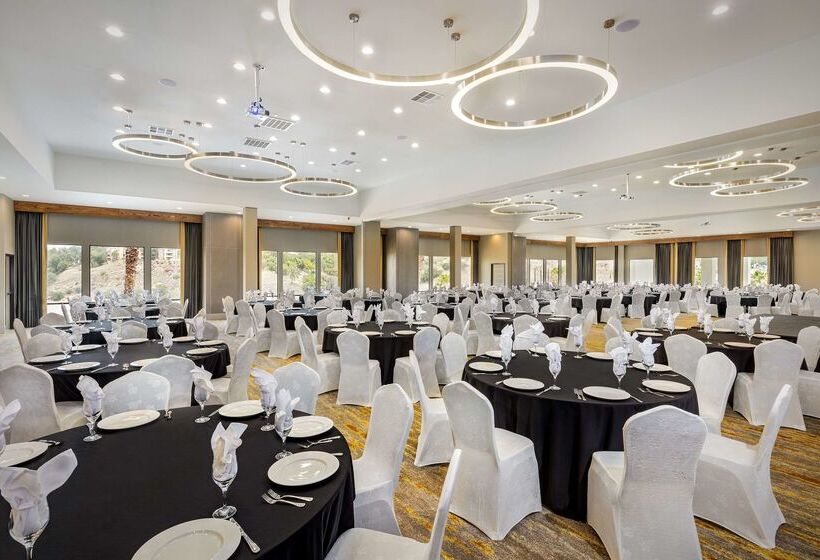 فندق Doubletree By Hilton Pomona