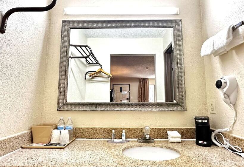 בית מלון כפרי Days Inn & Suites By Wyndham Bossier City