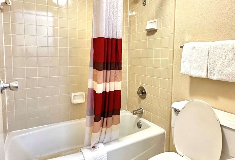 בית מלון כפרי Days Inn & Suites By Wyndham Bossier City