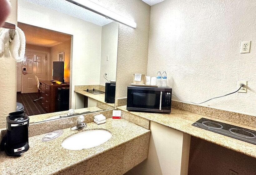 בית מלון כפרי Days Inn & Suites By Wyndham Bossier City