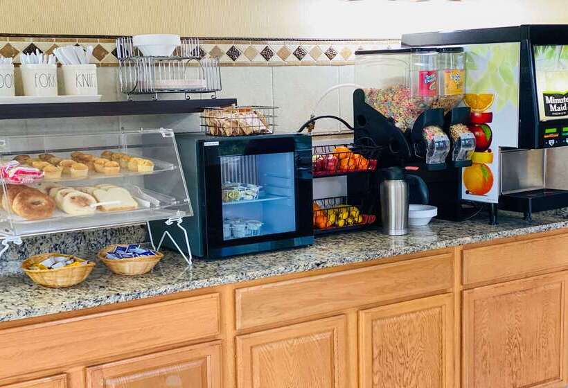 فندق Econo Lodge Inn & Suites Old Saybrook  Westbrook