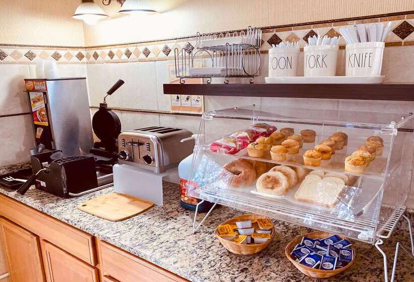 فندق Econo Lodge Inn & Suites Old Saybrook  Westbrook