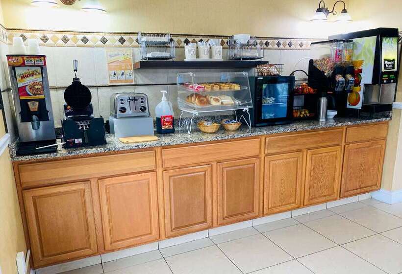 فندق Econo Lodge Inn & Suites Old Saybrook  Westbrook