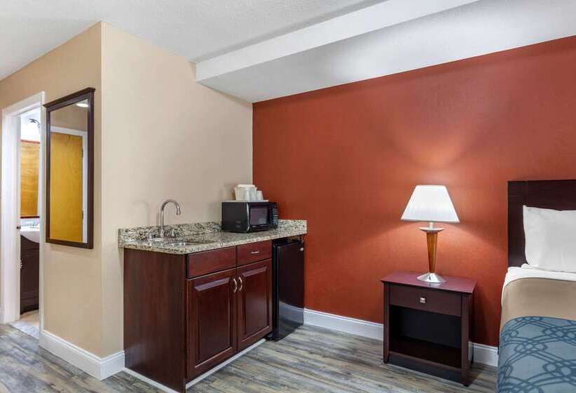 فندق Econo Lodge Inn & Suites Old Saybrook  Westbrook