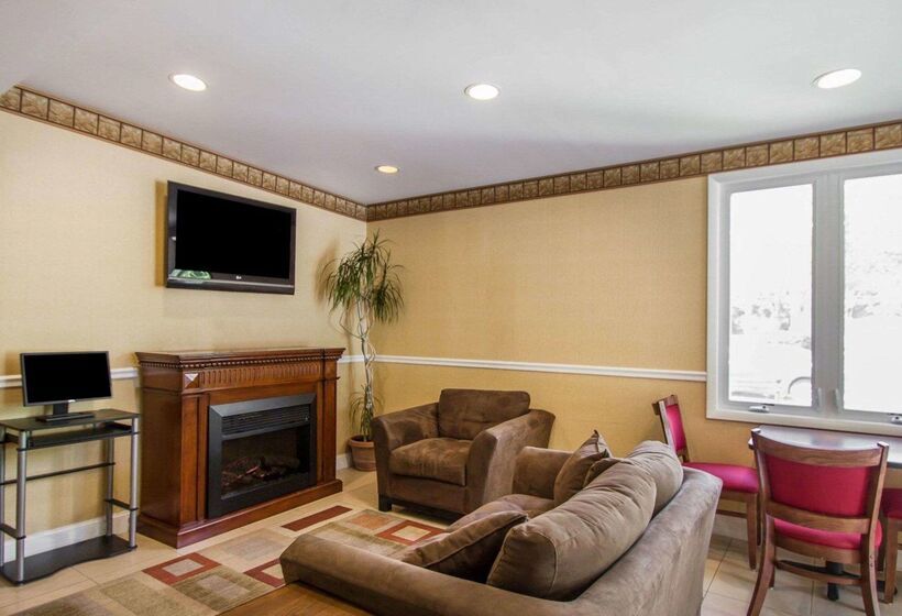 فندق Econo Lodge Inn & Suites Old Saybrook  Westbrook