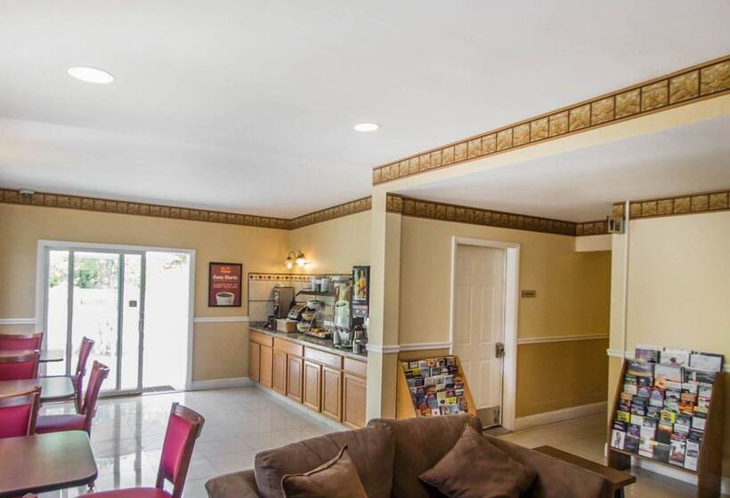 فندق Econo Lodge Inn & Suites Old Saybrook  Westbrook