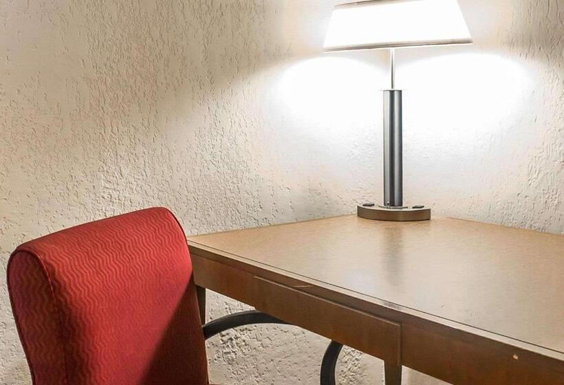 فندق Economy Inn & Suites