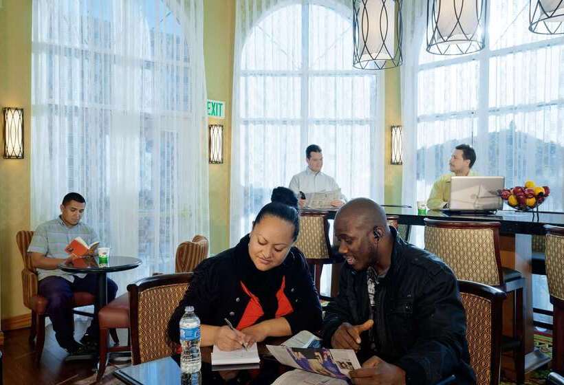 فندق Hampton Inn & Suites Salt Lake City Airport