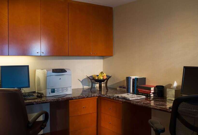 Отель Hilton San Francisco Airport Bayfront