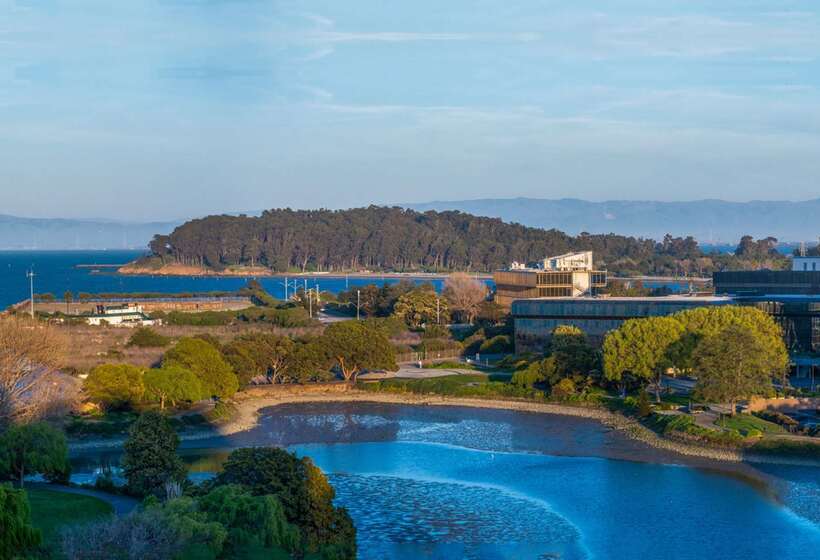 Отель Hilton San Francisco Airport Bayfront