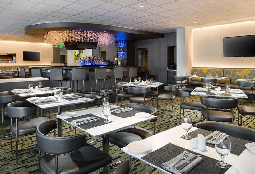 Отель Hilton San Francisco Airport Bayfront