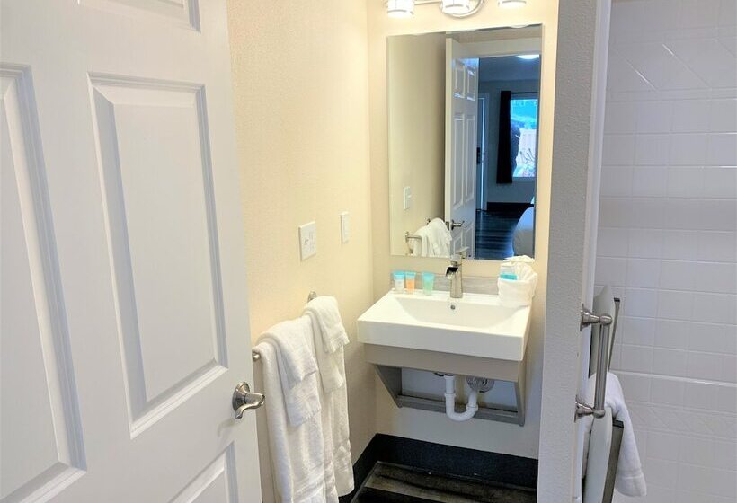 酒店 Inn At The Sea