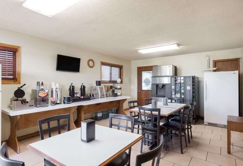 בית מלון כפרי Knights Inn   Chanute