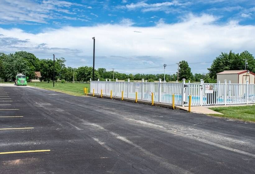 בית מלון כפרי Knights Inn   Chanute