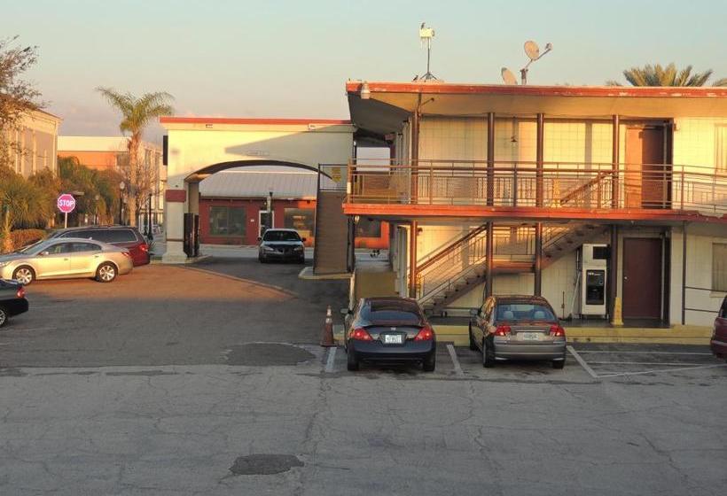 فندق Lake Wire Inn