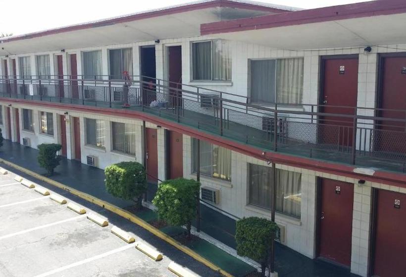 فندق Lake Wire Inn