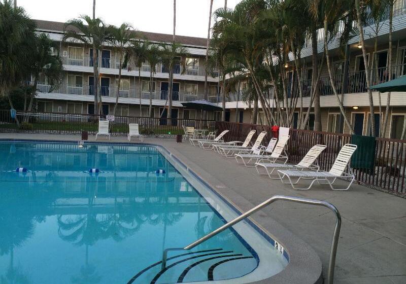 فندق Lantern Inn & Suites  Sarasota