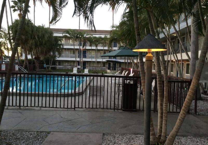 فندق Lantern Inn & Suites  Sarasota