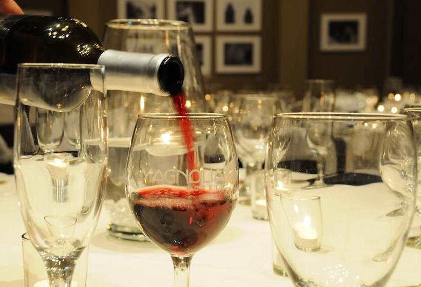 Magnolia Hotel Omaha