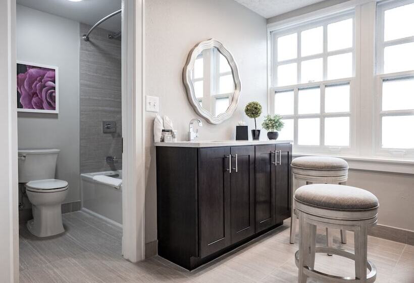 Magnolia Hotel Omaha