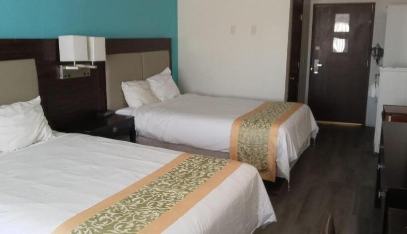 בית מלון כפרי Nampa Inn & Suites