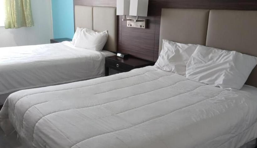 בית מלון כפרי Nampa Inn & Suites