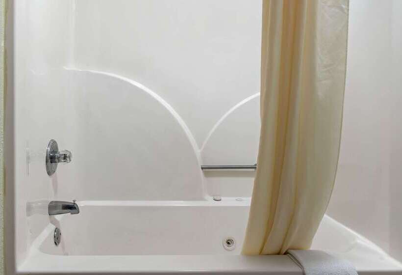 ホテル Quality Inn Bloomington Near University