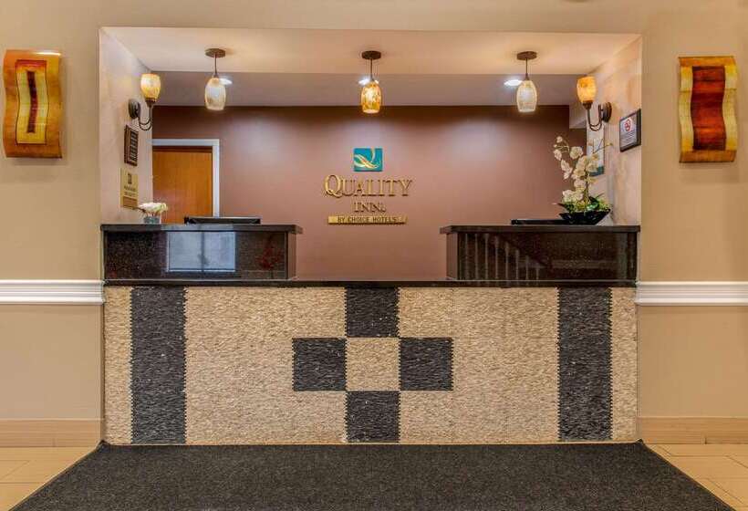 ホテル Quality Inn Bloomington Near University