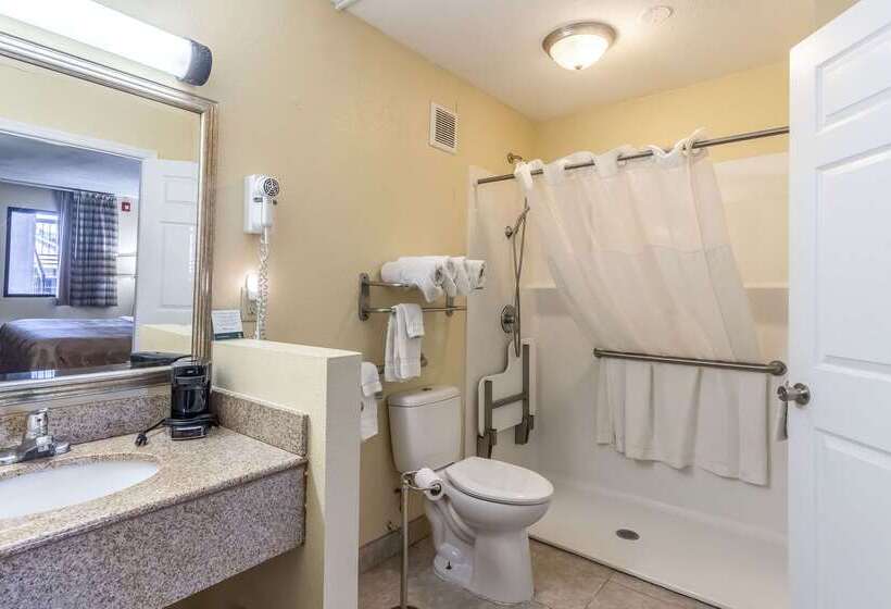 فندق Quality Inn