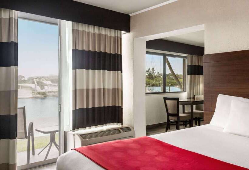 فندق Ramada By Wyndham Sarasota Waterfront