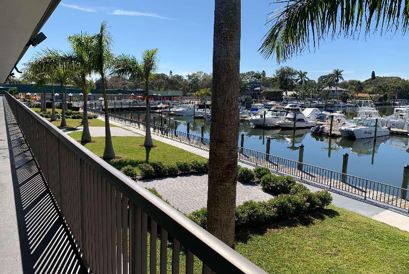 فندق Ramada By Wyndham Sarasota Waterfront