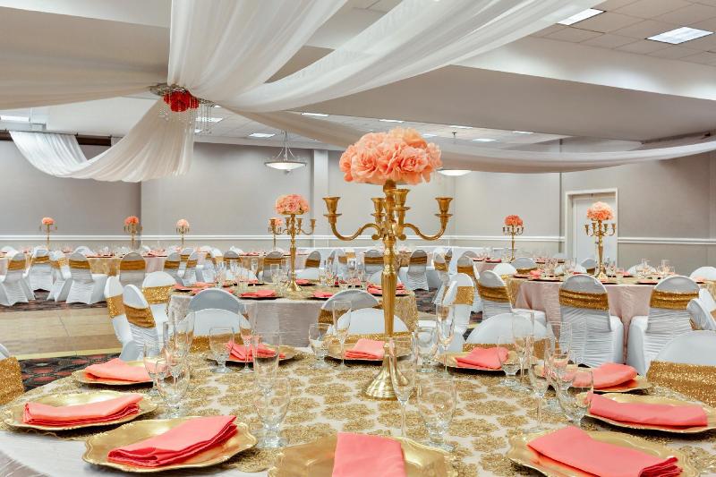 فندق Ramada By Wyndham Sarasota Waterfront