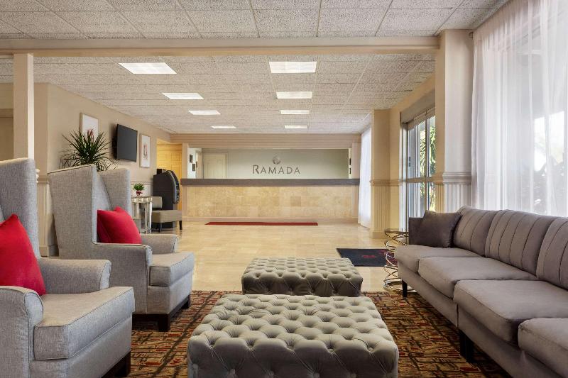 فندق Ramada By Wyndham Sarasota Waterfront