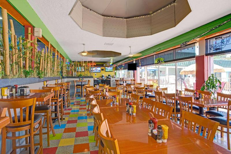 فندق Ramada By Wyndham Sarasota Waterfront