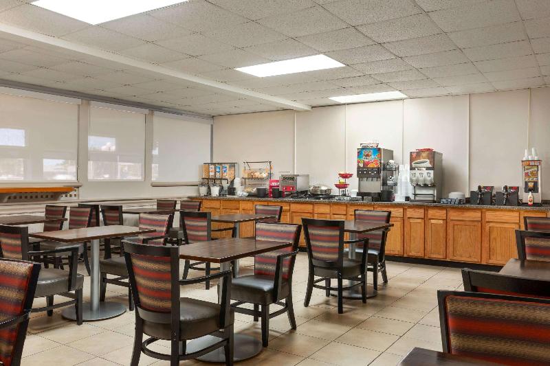 فندق Ramada By Wyndham Sarasota Waterfront