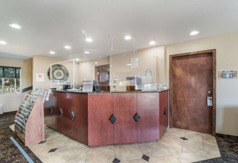 Отель Red Lion Inn & Suites Vancouver