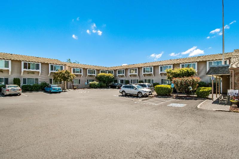 Отель Red Lion Inn & Suites Vancouver