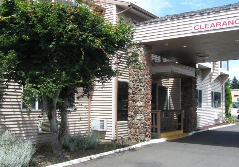 Отель Red Lion Inn & Suites Vancouver