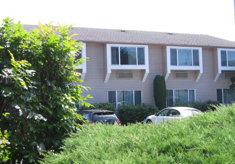 Отель Red Lion Inn & Suites Vancouver