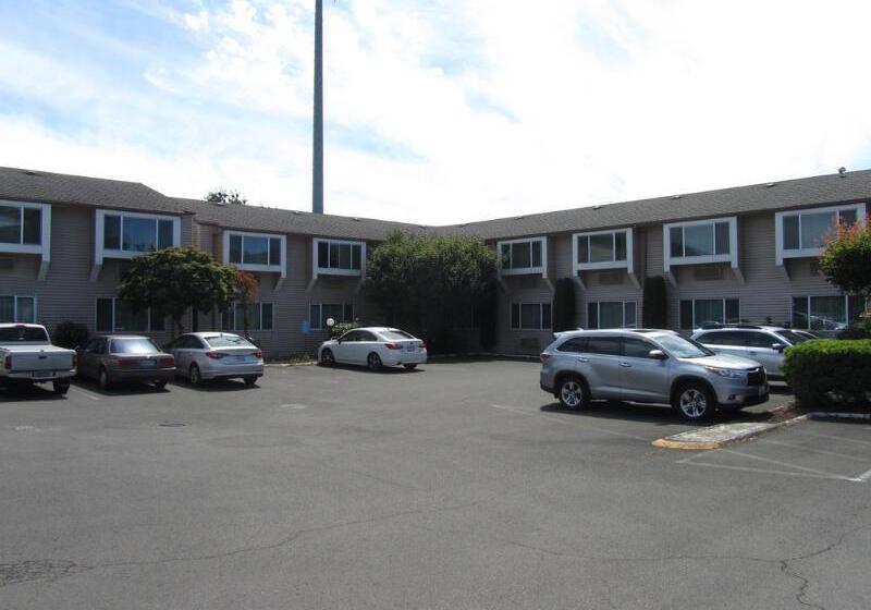 Отель Red Lion Inn & Suites Vancouver