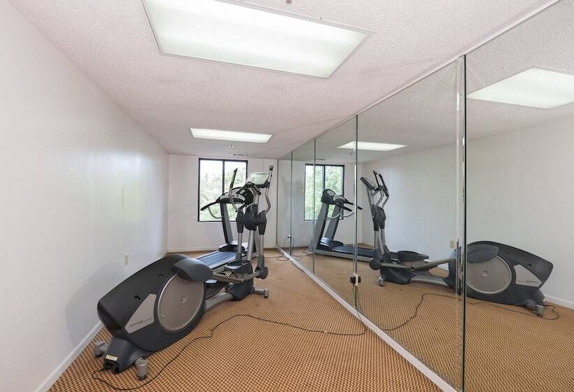 בית מלון כפרי Red Roof Inn Plus+ & Suites Opelika