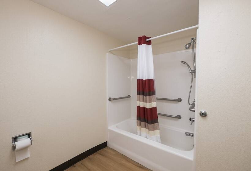 בית מלון כפרי Red Roof Inn Plus+ & Suites Opelika