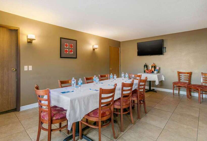 هتل Rodeway Inn Rapid City