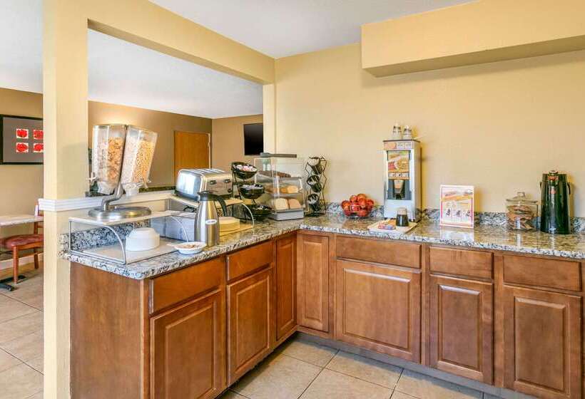 هتل Rodeway Inn Rapid City