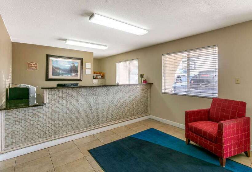 هتل Rodeway Inn Rapid City